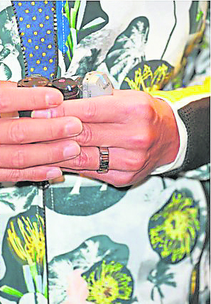 出度活动宣传，郭天王左手无名指戴了戒指，让传媒议论纷纷，因否宣告他已名树有花？