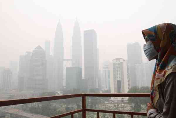 烟霾污染导致部分地区空气质量持续下降。