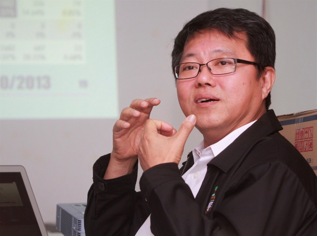 Brief Caption:Jelutong parliamentary seat assemblyman Jeff Ooi during a press conference at Jelutong DAP service centre.The Star/Lim Beng Tatt/ 04 Nov 2013.