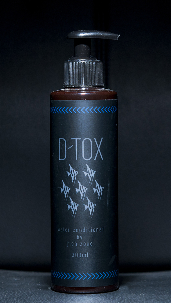 D-Tox water conditioner拥有着处氯和阿摩尼亚的二合一作用，非常方便使用。