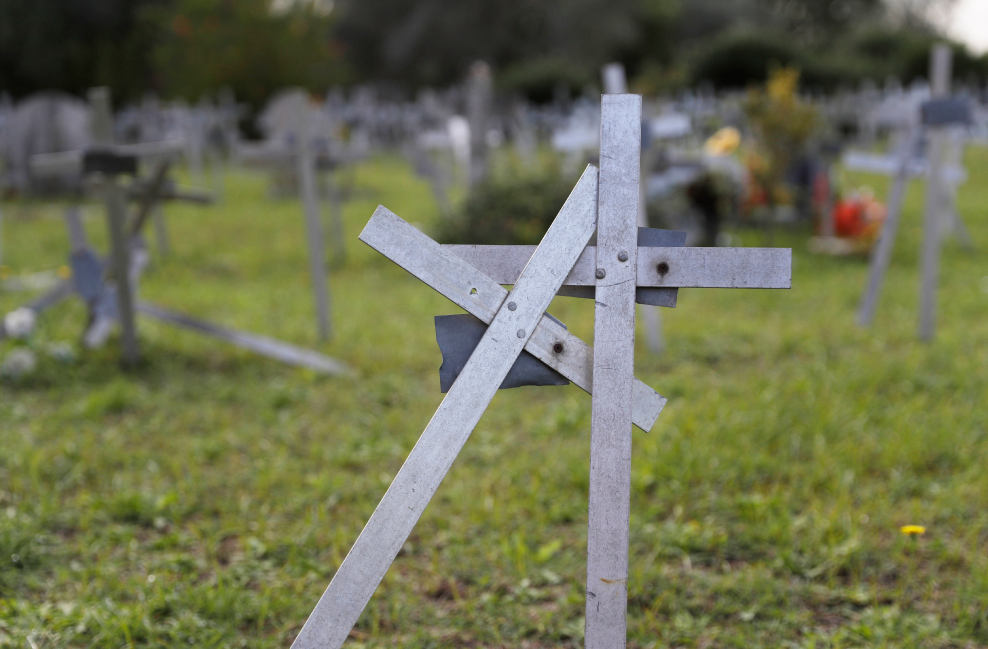 意大利 堕胎墓园 事件 妈妈隐私遭公开 姓名被标在十字架 新生活报 Ilifepost爱生活