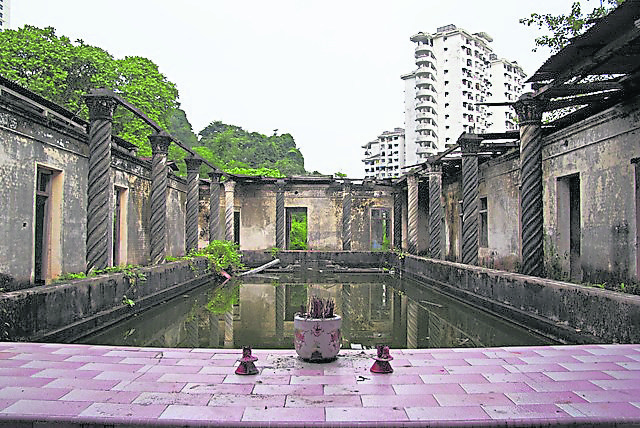 坐落于槟城东南区湖内山坡上的这栋古宅,已经拥有百年历史,曾经是全