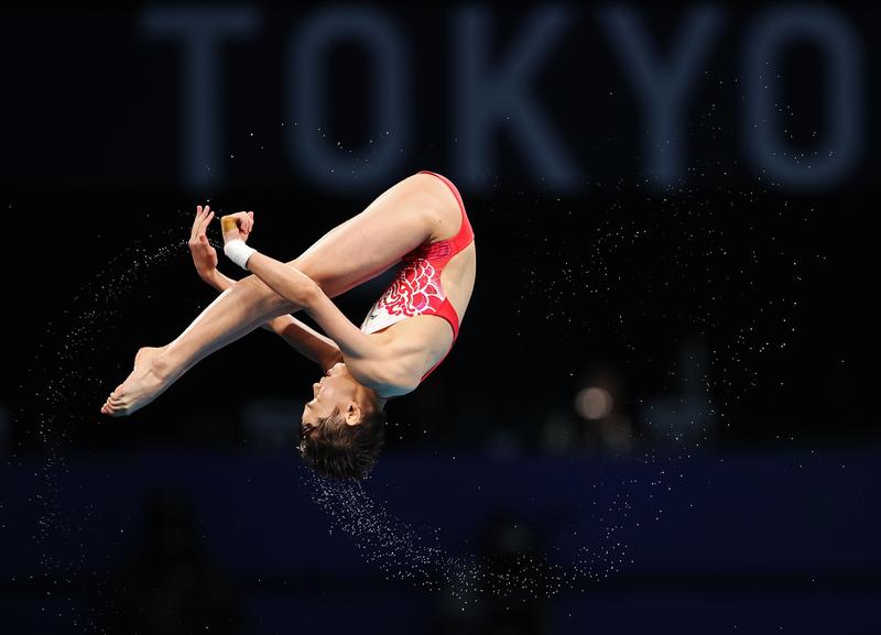 Tokyo 2020 Olympics - Diving - Women's 10m Platform - Final - Tokyo Aquatics Centre, Tokyo, Japan - August 5, 2021. Quan Hongchan of China in action REUTERS/Molly Darlington