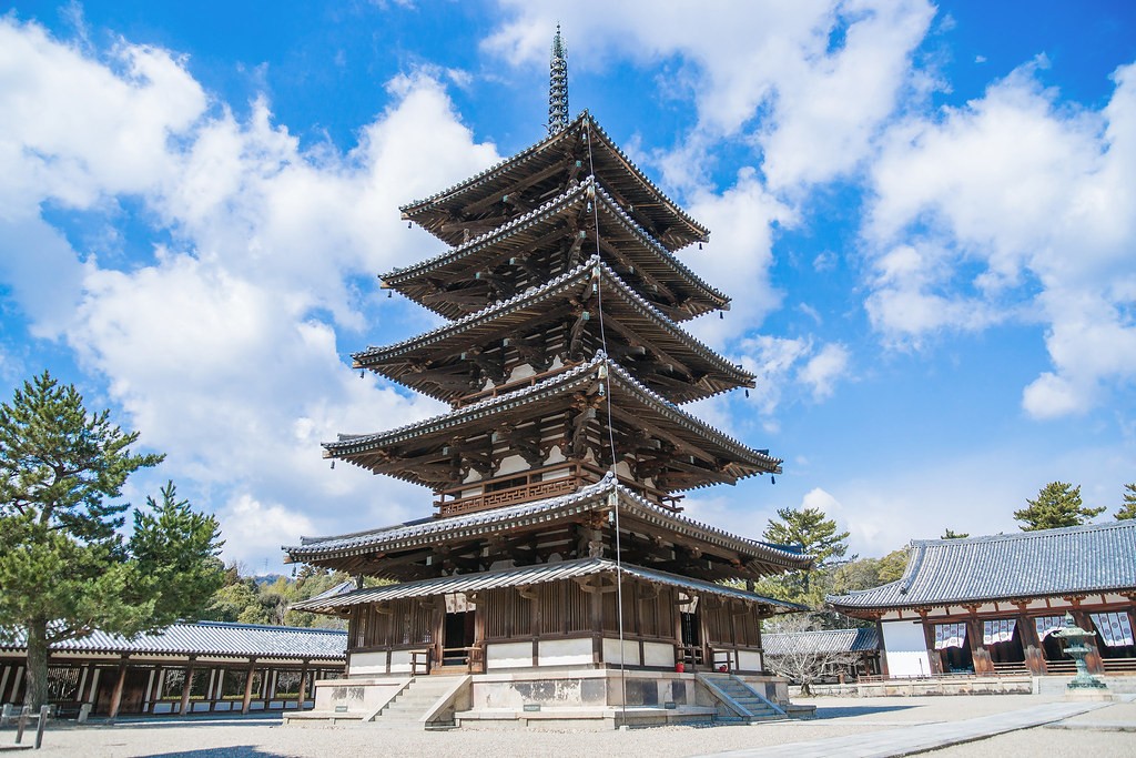 日本广岛县法隆寺内的五重塔是日本最古老的塔