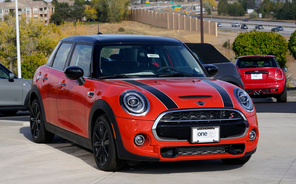 斯基普尔也曾失算，用一台价值约8,000美元的Mini Cooper，交换一条价值只有约Mini Cooper 1/4的项链。