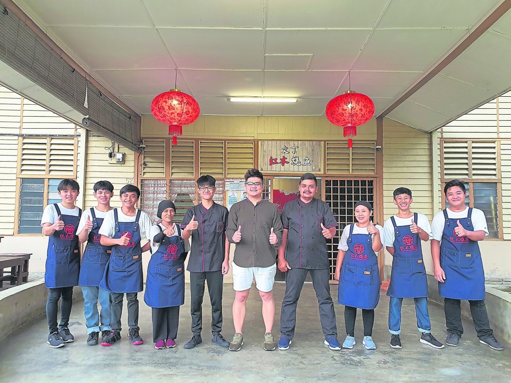 这间充满青春热血的餐馆，撇除老板和员工的身份，不分你我的共进退。