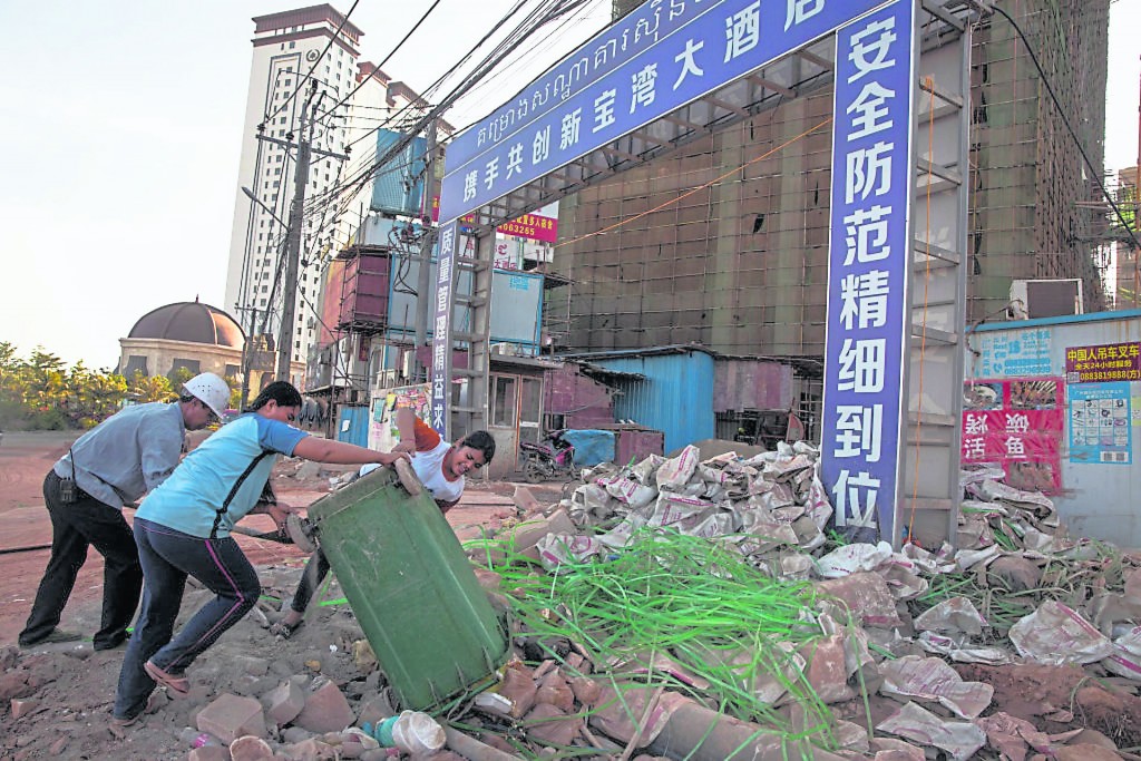 西哈努克港内不少地盘都属中资，让当地劳工收入比以往大增。