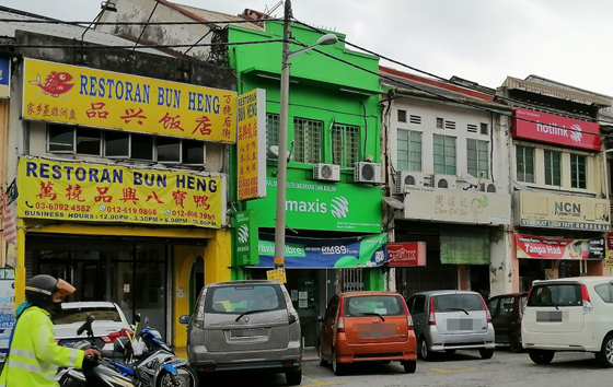 万挠市镇有许多百年老店铺、道地美食和景点，值得一游。