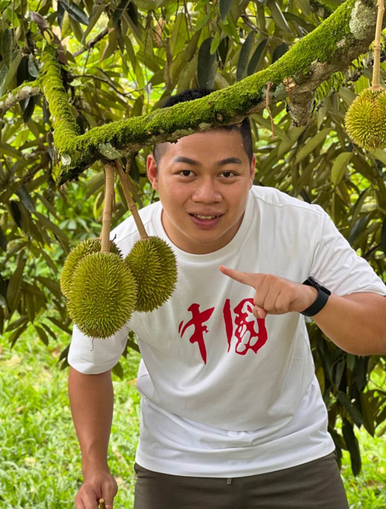 两人以大堂哥和小堂哥的称号，带着抖音的中国用户游遍大马景点和介绍美食，为中国人解答所有关于马来西亚的疑问。