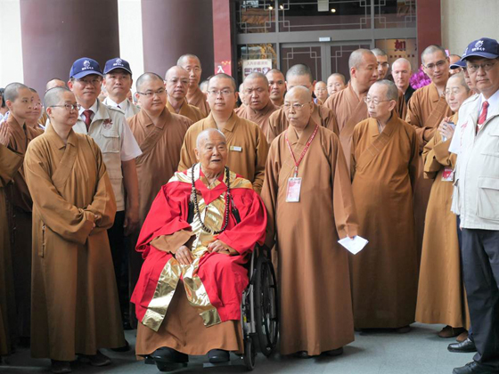 星云大师看淡生死，早在2013年85岁时已立好遗嘱，个人财产约284万令吉已捐公益信托教育基金。