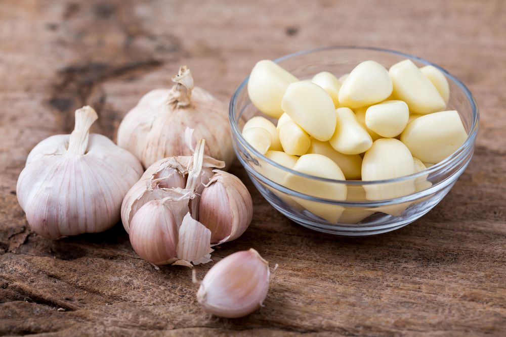 __opt__aboutcom__coeus__resources__content_migration__mnn__images__2019__06__garlic-bulbs-and-cloves-peeled-bowl-a8376ae4c8004bc896db42719e036d3f