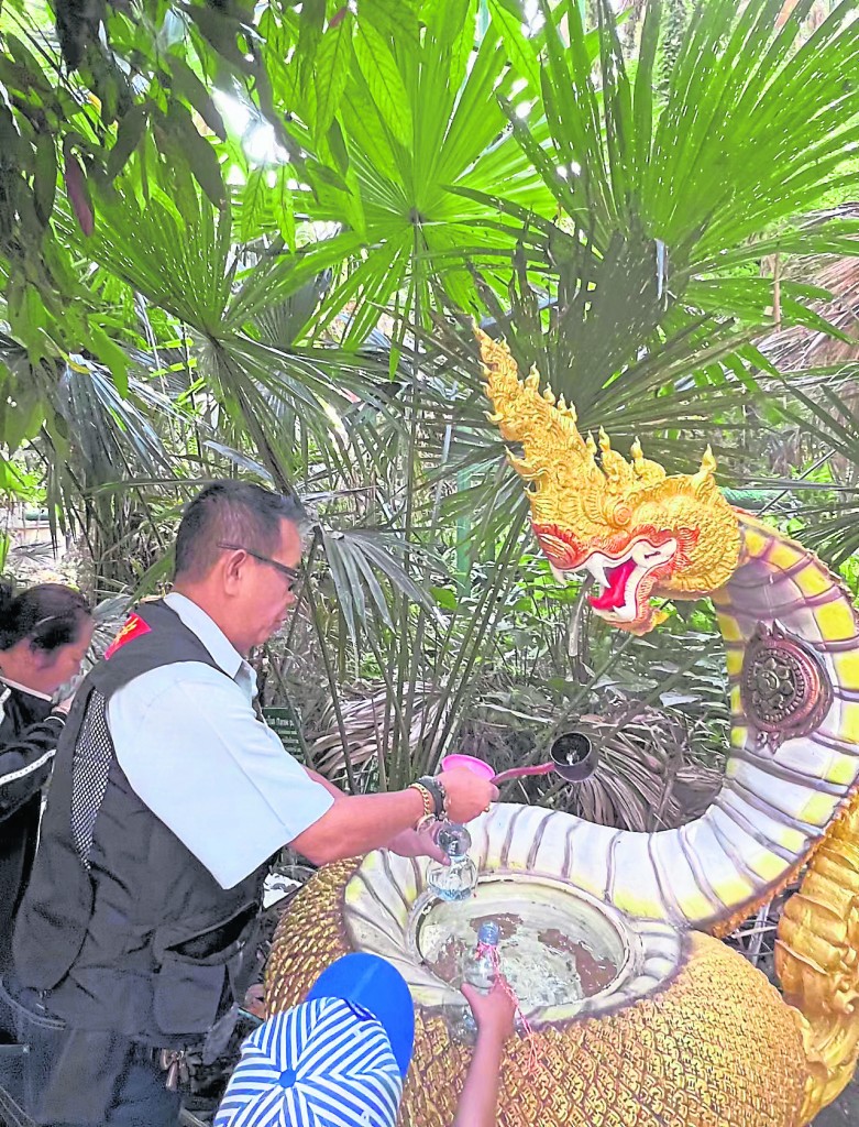 龙年来龙岛(堪尺诺)祈求龙年顺利发大财！大家也一样龙年财源滚滚来。