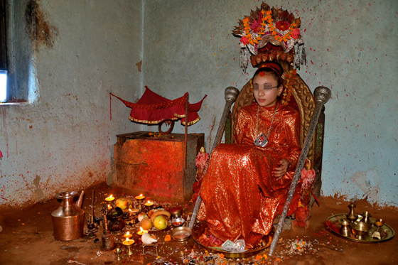 印度圣女是印度教的一个古老传统，已经延续了数千年，而所谓印度圣女，不过是贫穷人家把孩子卖到了寺院，用来服务印度教高僧和婆罗门长老的性奴。