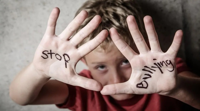 当孩子遭遇霸凌，除了告诉对方停止这样做，同时向父母或老师寻求帮助。