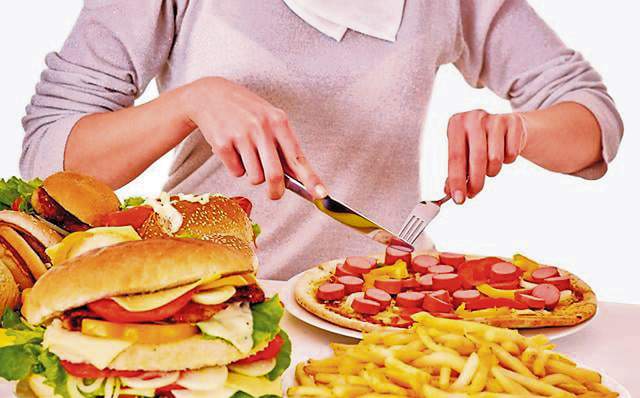 少吃脂肪类食物，有助于减轻体重。