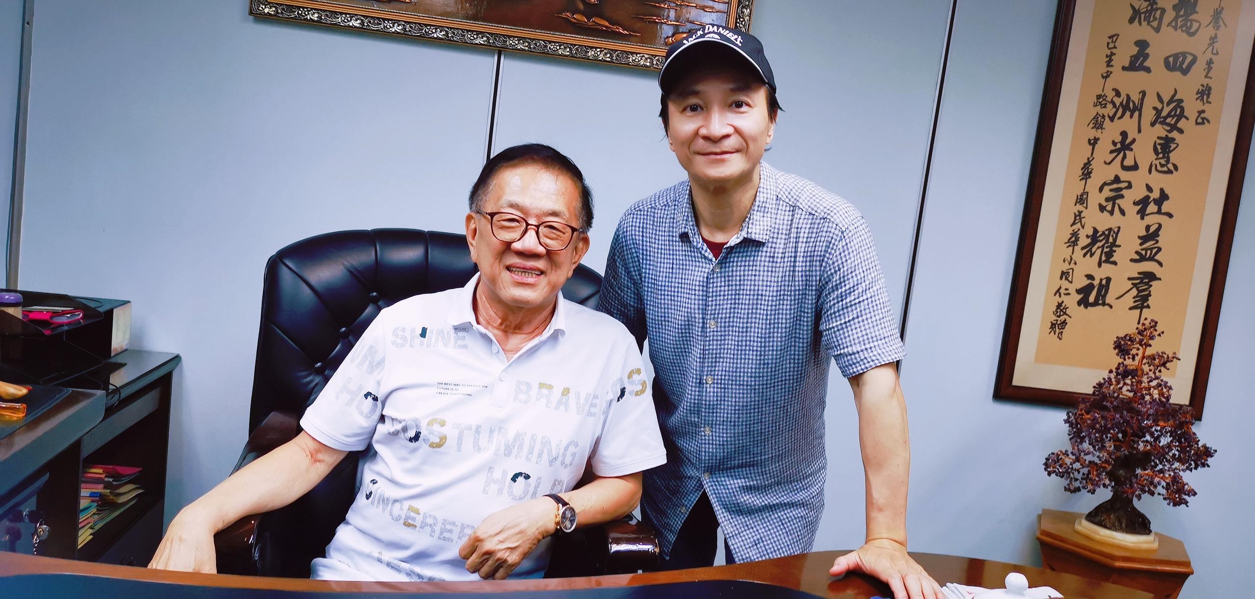 已转战香港乐坛的李军，于2022年探访颜华益并留下了最后的合照。