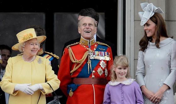 露易丝女爵与女王、菲利普亲王和凯特王妃，拍摄于2012年。