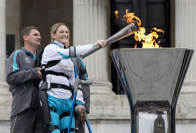 曾获得年度最佳女运动员奖的Claire，在2012年作为代表点燃残奥会圣火台。