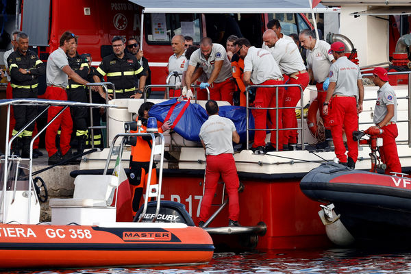 Rescue personnel transport a body bag after a luxury yacht, which was carrying British entrepreneur Mike Lynch, sank off the coast of Porticello, near the Sicilian city of Palermo, Italy, August 21, 2024. REUTERS/Guglielmo Mangiapane     TPX IMAGES OF THE DAY